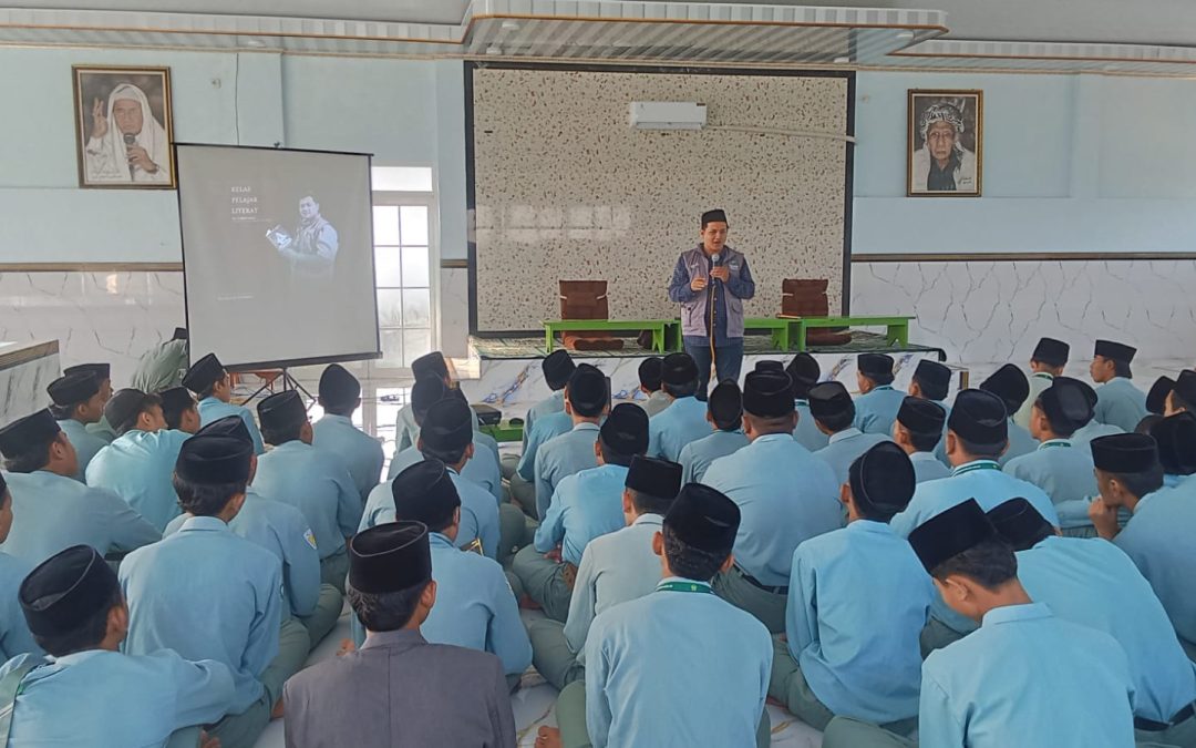 Tumbuhkan Semangat Literasi Siswa, MA Assholach Gelar Pelatihan Menulis Bersama RELIMA Perpusnas RI